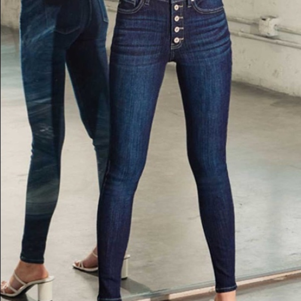 High Rise Curvy Fit Jeans - Picture 2 of 7